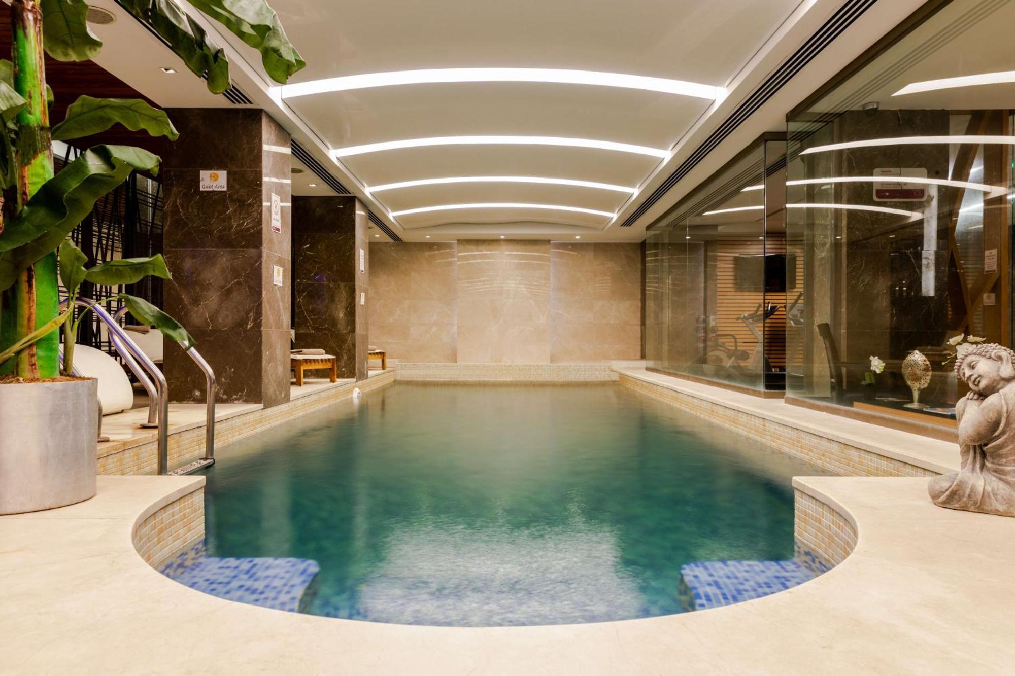 勒弗尼酒店及spa - 特殊类别 伊斯坦布尔 外观 照片 The pool at the Mandarin Oriental, London